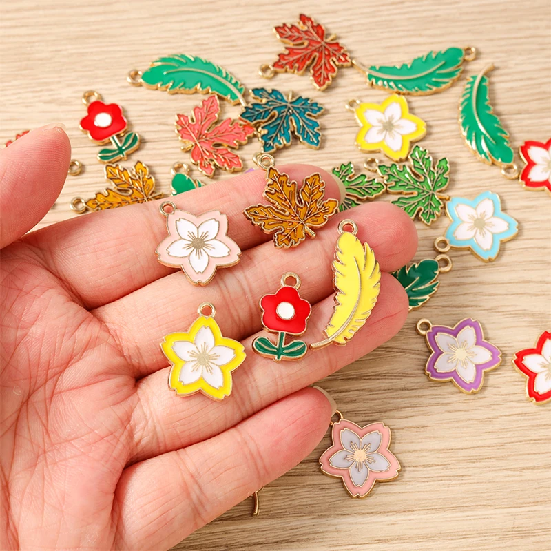 10 Stück Niedliche Bunte Emaille-Anhänger mit Pflanzen-, Baum-, Blatt- und Blumenmotiven für die Herstellung von Halsketten, Ohrringen, DIY-Bastelarbeiten und Schmuckzubehör – Detail 1