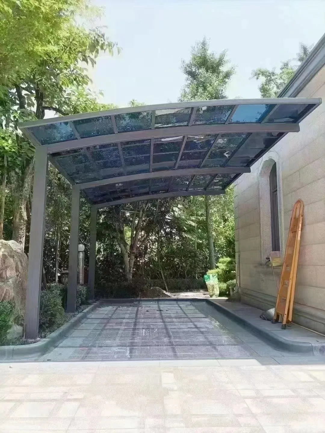 Customizable Aluminum Patio Carport with Sloped Polycarbonate Roof for Outdoor Home Parking
