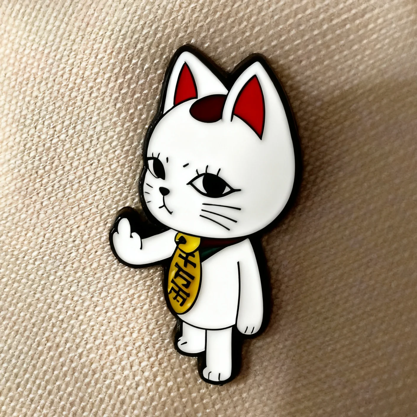 توربو الجدة القط التجسس أنيمي المينا دبوس الكرتون القط تشغيل مع الاصبع الوسطى شارة طية صدر السترة مضحك بروش المجوهرات هدية #1