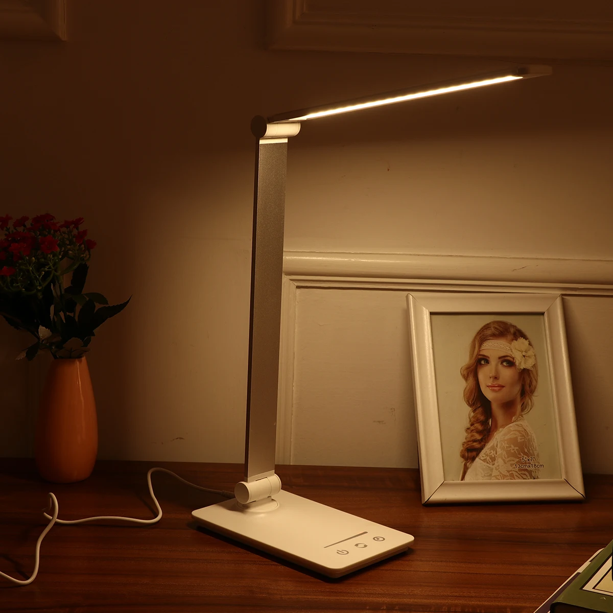 

Перезаряжаемая светодиодная настольная лампа с зарядкой через USB, защита глаз, не мерцающая сенсорная лампа для чтения, настольная лампа, мультяшный дизайн, гибкая