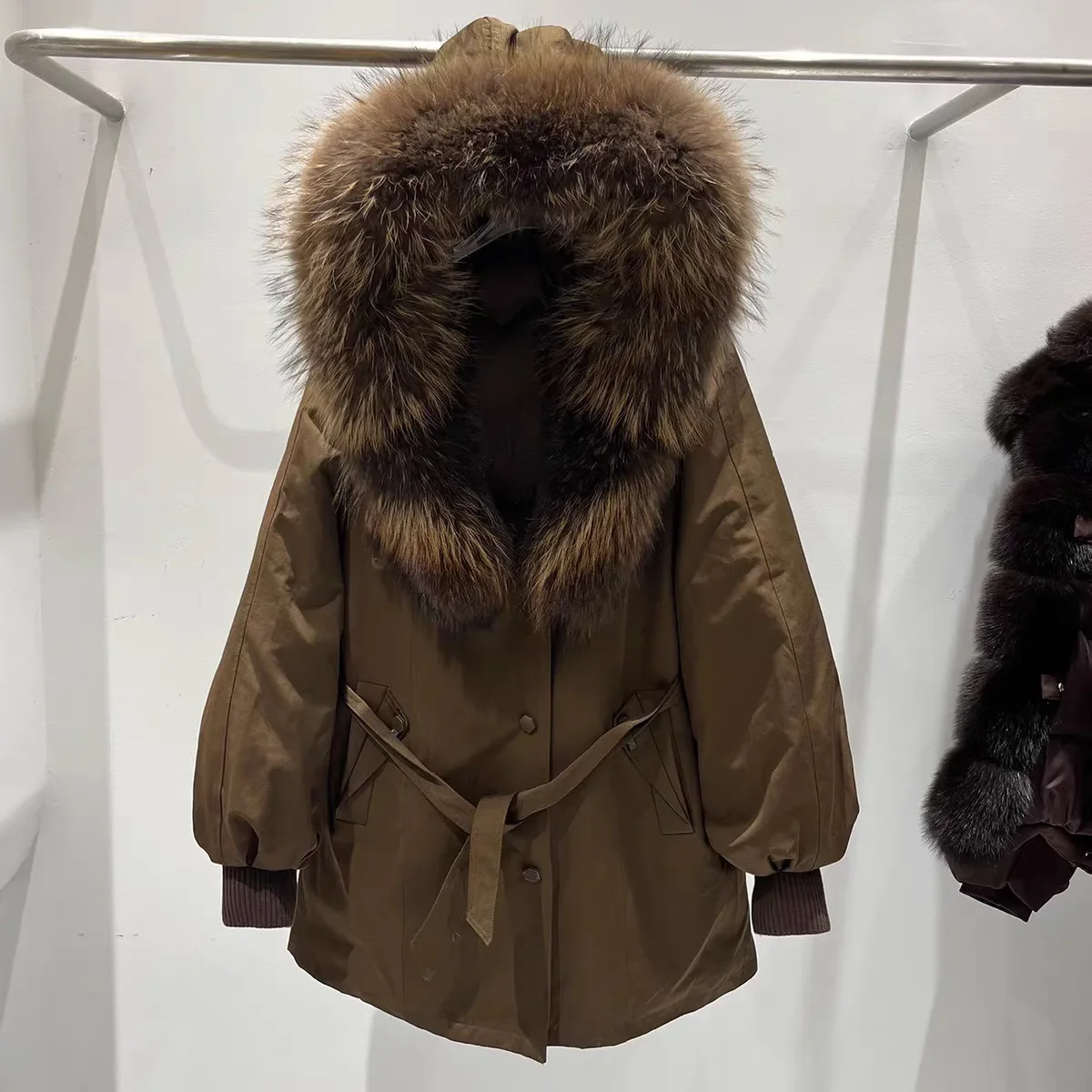 2026 Winter Women's Down Jacket Hooded Fox Fur Warm Windproof Pike Jacket