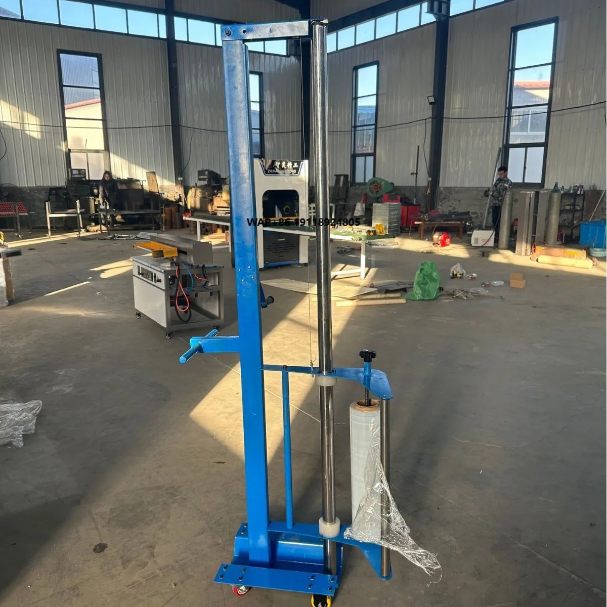 Manual Vertical Pallet Wrapping Machine Is Equipped with an Automatic and Highly Efficient Stretch Film Mobile Packaging Machine