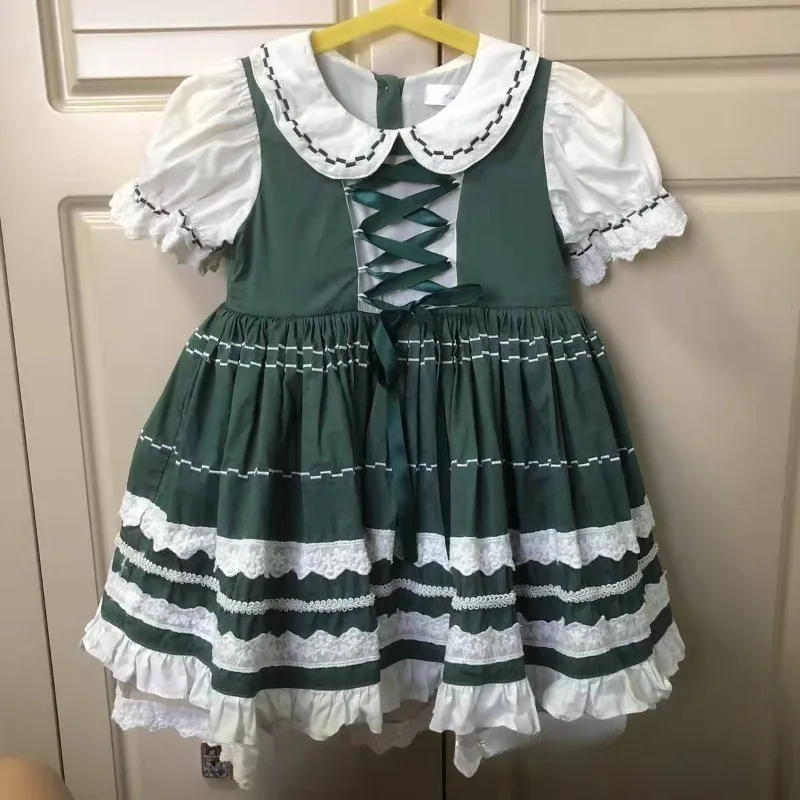 Niedliches Dienstmädchen-Kostüm für Kleinkinder im Lolita-Stil mit weißer Spitzenschürze, grünen Puffärmeln und gestuften Rüschen für Kinder-Feenkostüme – Detail 7