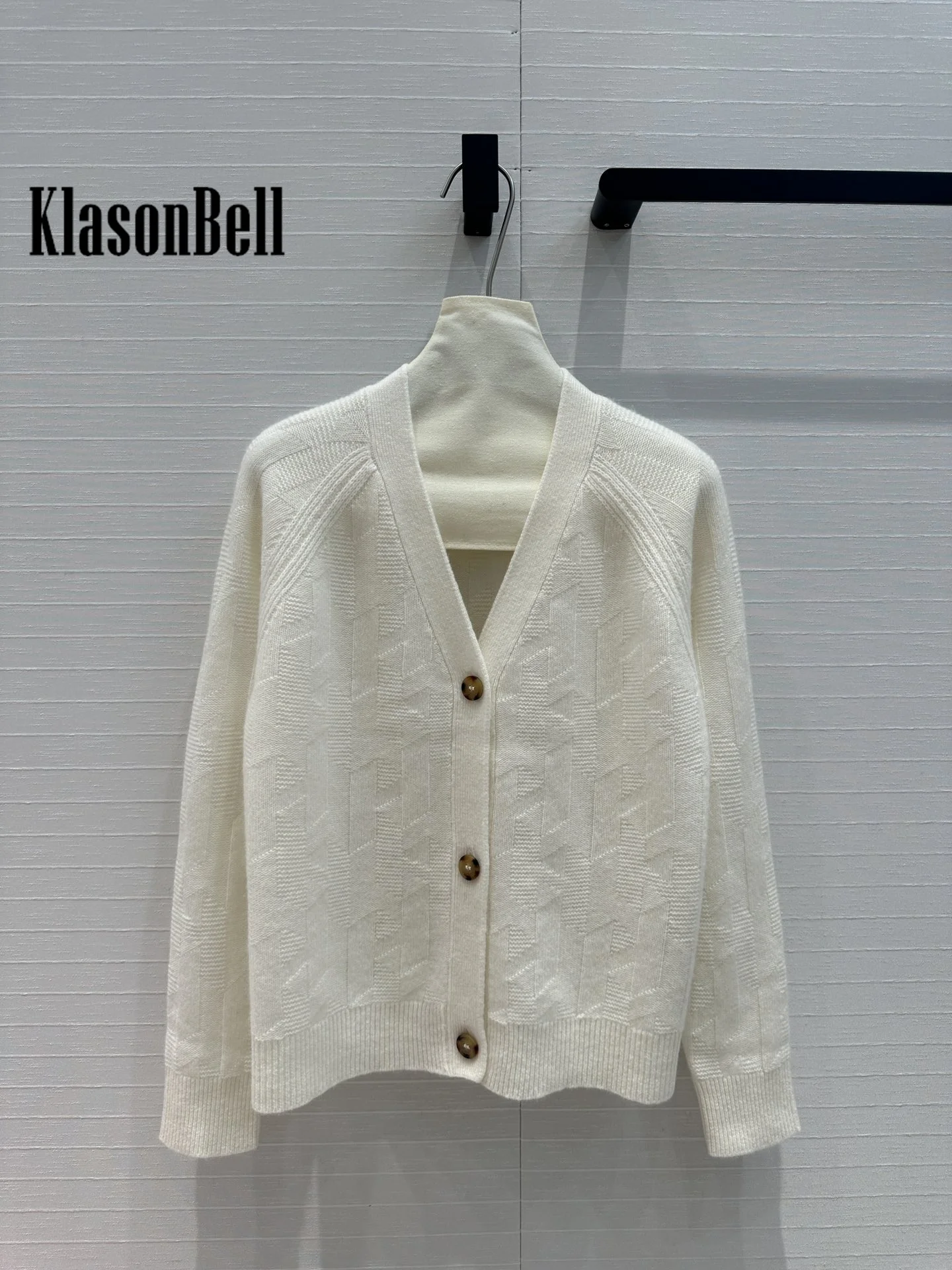 7.15 KlasonBell Women\'s 2024 Autumn New Classic V-Neck Cashmere Knit Cardigan Simple Jacquard Raglan Long Sleeve Coat