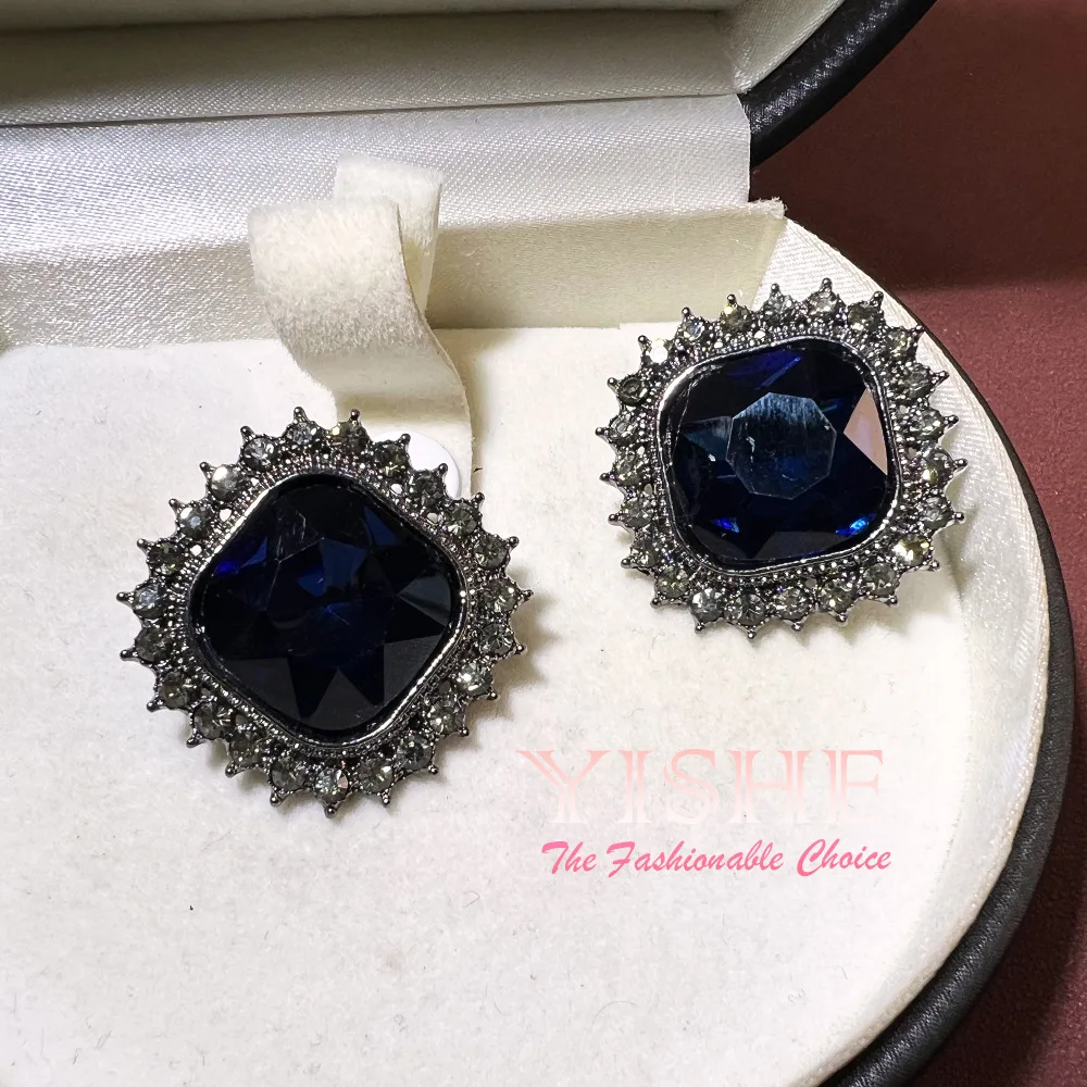 Original Paris catwalk model cut sapphire stud earrings vintage micro-diamond high-end exquisite sexy earrings batch