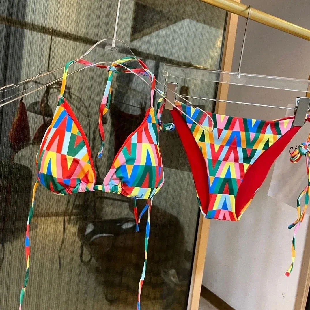 2025 تصميم فاخر 2025 الصيف السباحة بيكيني طباعة ملابس السباحة 2 قطعة مجموعة للنساء مثير ملابس السباحة Tankini السيدات ملابس الشاطئ الملابس