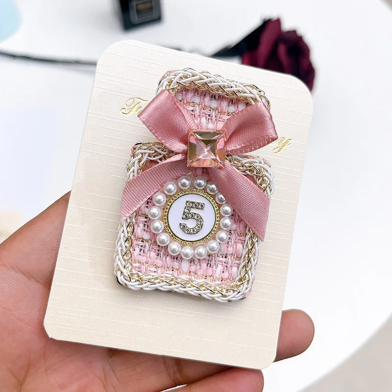 Koreanischen Stil Parfüm Flasche Design Brosche Kristall Perle Revers Pin für Frauen Elegante Mode Abzeichen Kleidung Zubehör Schmuck – Detail 3