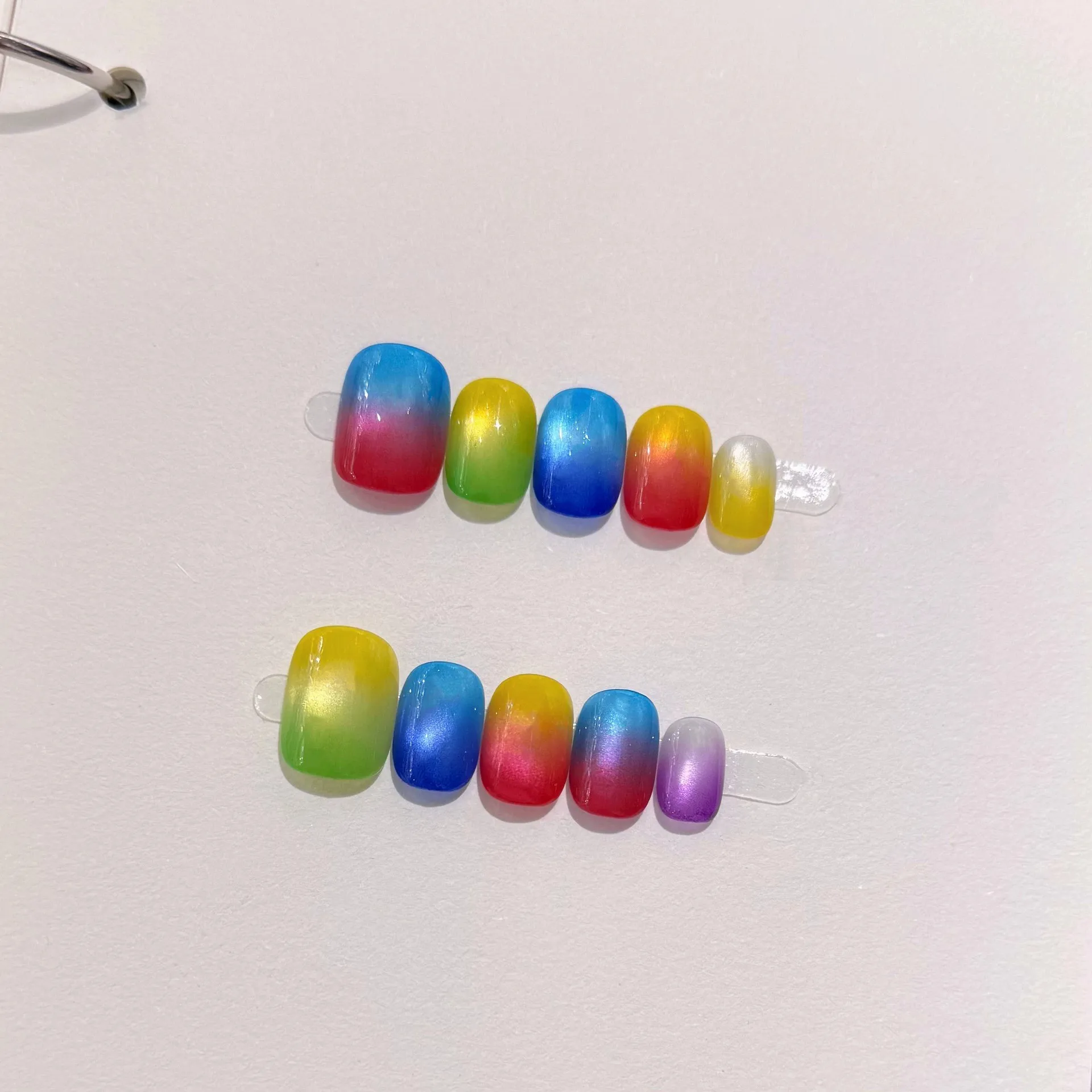 10個入り ハンドメイド つけ爪 レインボーガラスビーズ キャッツアイ フェイクネイル 取り外し可能 可愛い キャンディーカラー ショートネイル