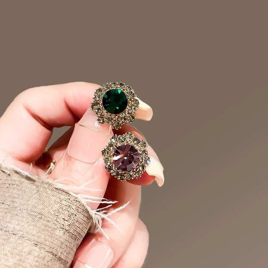 Cross border exquisite pin fixed clothing accessories, mini anti glare low neckline circular buckle pin brooch