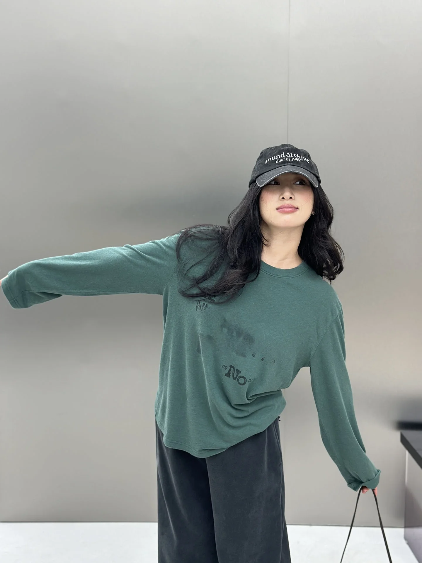 

Модная женская футболка из конопли в стиле ретро с длинным рукавом и буквенным принтом, дышащая, удобная, из хлопка и конопли, для повседневной носки