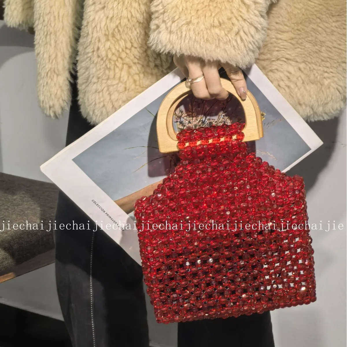 

2025 Beaded Bag D-shaped Wooden Transparent Acrylic Woven Handbag Casual Versatile Vacation Beach Women's Bag Customizable Color