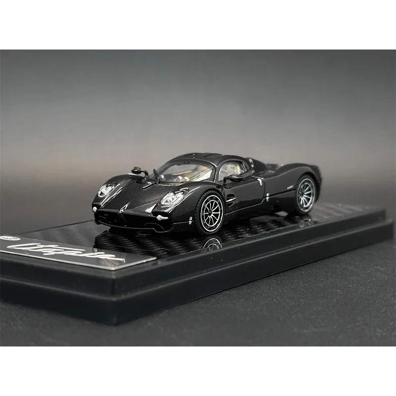 Utopia Full Carbon Black Diecast Car Model, brinquedos de coleção LCD, 1:64 Diecast, em estoque