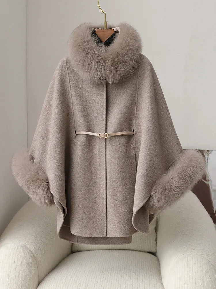 High-End-Socialite, Fuchspelzkragen, Fell, doppelseitiger Wollumhang, Schal, Mantel, junge Frau, Winter