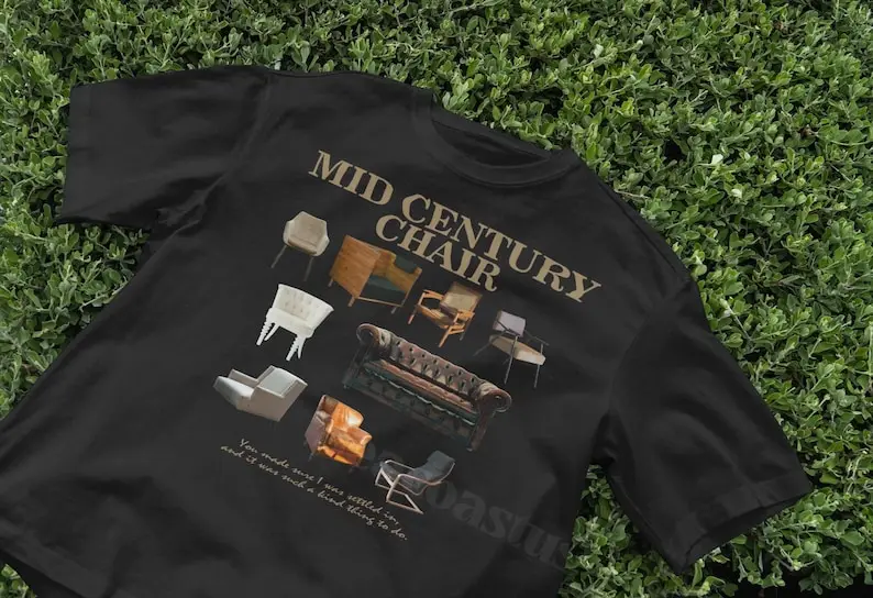 

Рубашка на стул середины века, футболка с винтажной мебелью, футболка в стиле ретро для домашнего декора, эстетический дизайн интерьера, ностальгическая рубашка 90-х годов