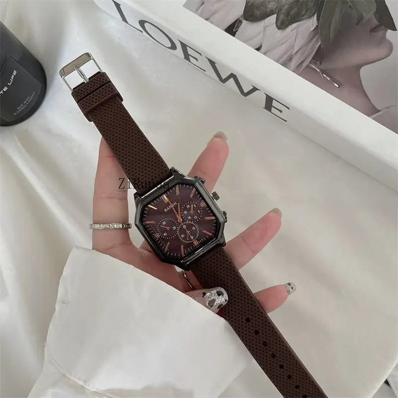 Montre modèle homme, grand cadran carré adolescent, tendance personnalisée et montre à quartz cool