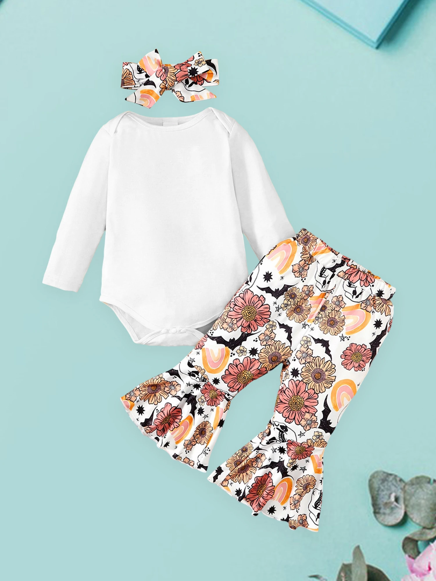 

Милая зимняя одежда для маленьких девочек. Уютный вязаный свитер с леггинсами с принтом в виде сердца и шапочкой с помпоном. Комплект из 3 предметов.