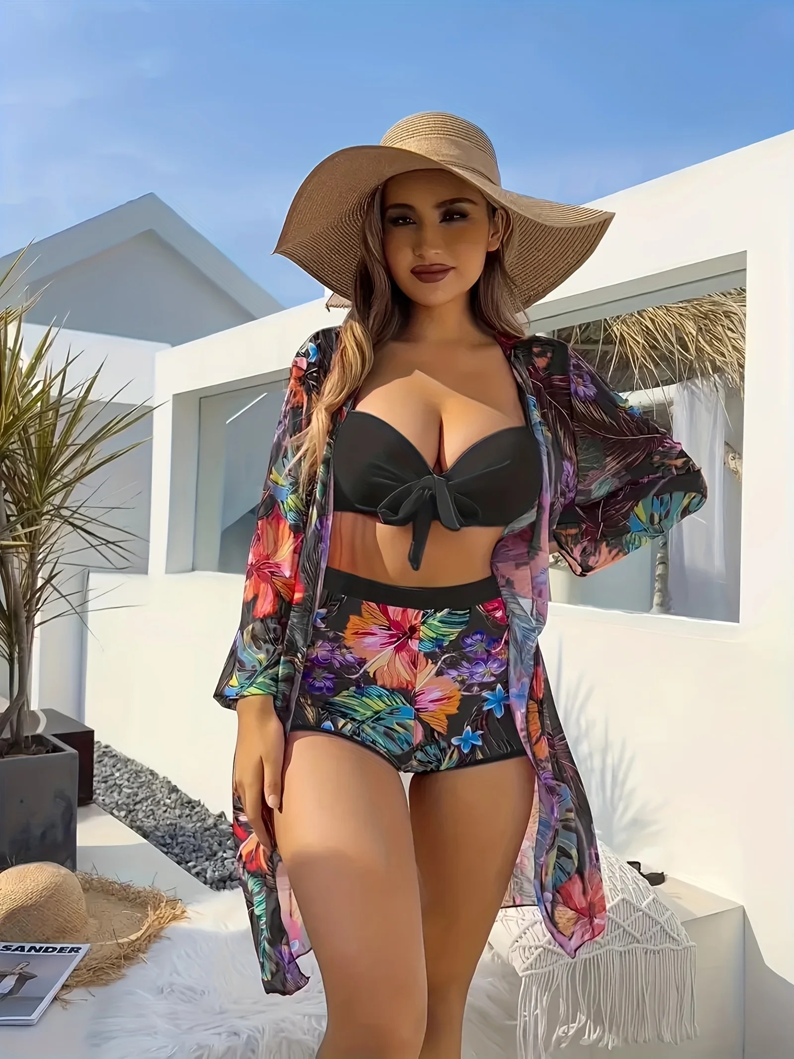 ชุดว่ายน้ำบิกินี่ 3 ชิ้น รุ่นใหม่ ปี 2026 สำหรับผู้หญิง ดีไซน์เซ็กซี่และทันสมัย สีดำ พร้อมเสื้อคลุมยาวลายดอกไม้หลากสี