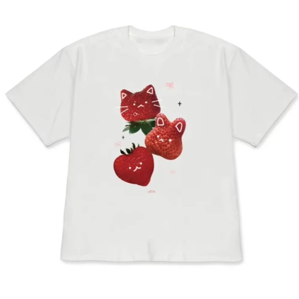 Cute Strawberry Cat Graphic T-Shirts Kawaii Fruit Cat Tee Casual Short Sleeve T Shirt for Men Women Couple Outfits Top Versatile