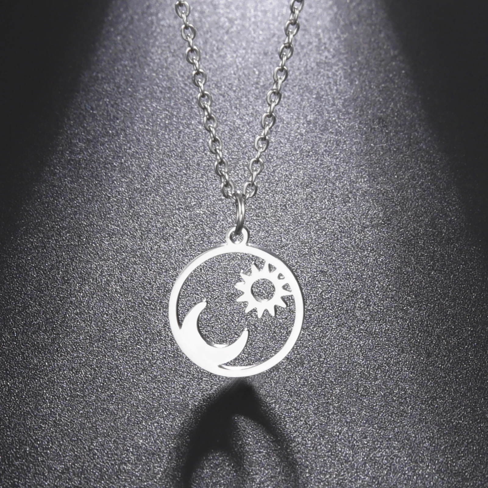 Collana in acciaio inossidabile giorno e notte rotonda sole luna ciondolo vuoto per donna uomo catena a maglie decorazione gioielli luce e scuro