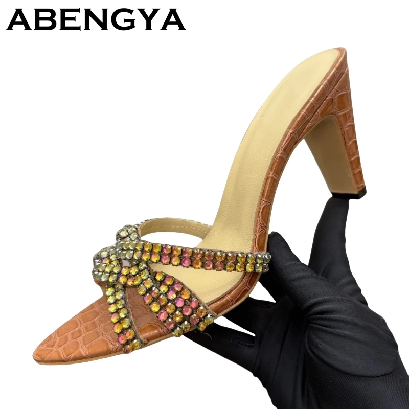 2025 verano Blingbling tacones altos zapatillas de cristal Mujer moda puntiaguda Peep Toe strass mulas Sexy fiesta diapositivas zapatos Mujer