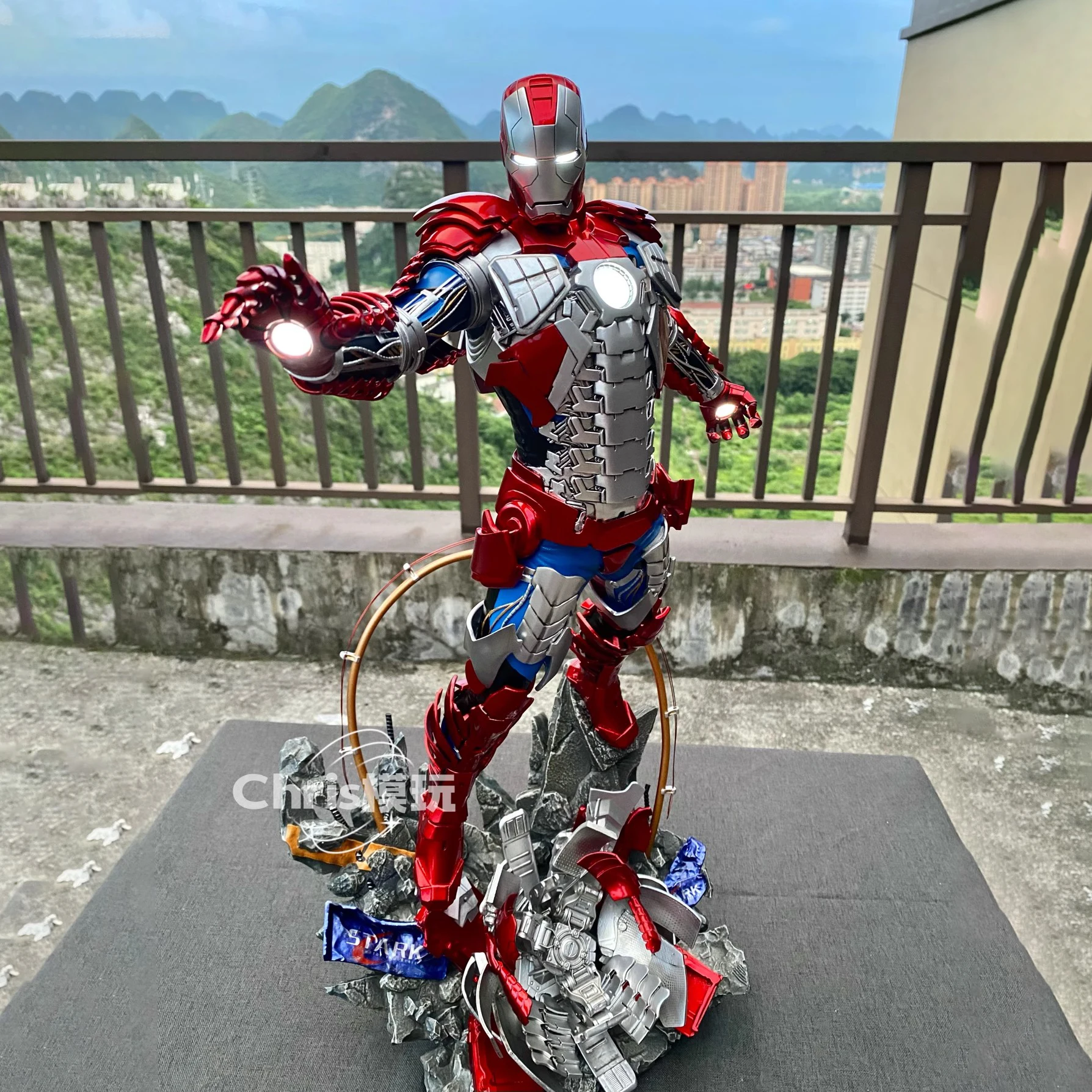 

Iron Man MK5 SDZ Marvel The Avengers Anime Figure Peripherals Extra Large Statue Can Glow Desktop Ornaments Birthday Gift Toys