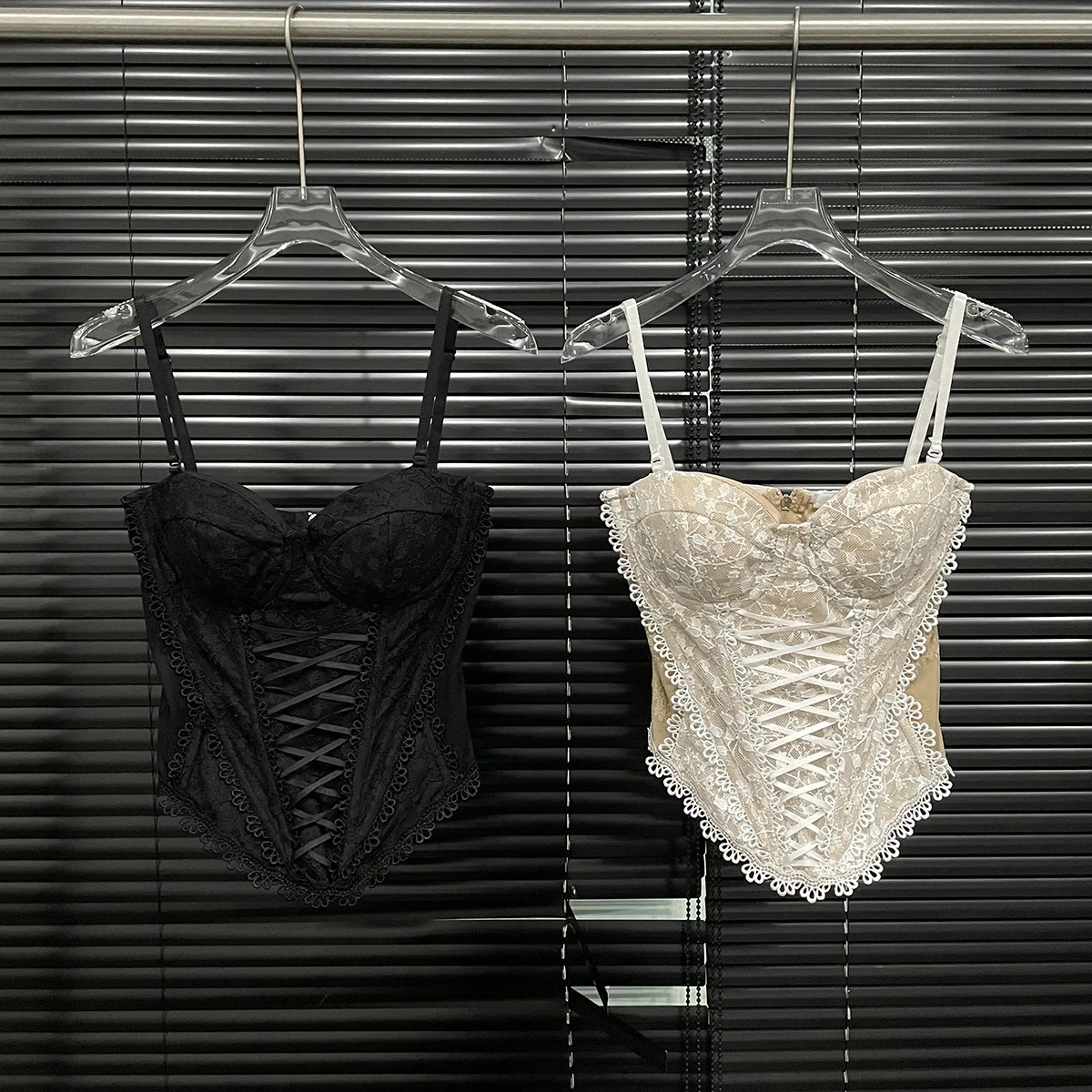 

Fashion Lace Hook Flower Strap Camisole For Women 2025 Spring New Trendy Slim Zipper Sling Vest Female Female