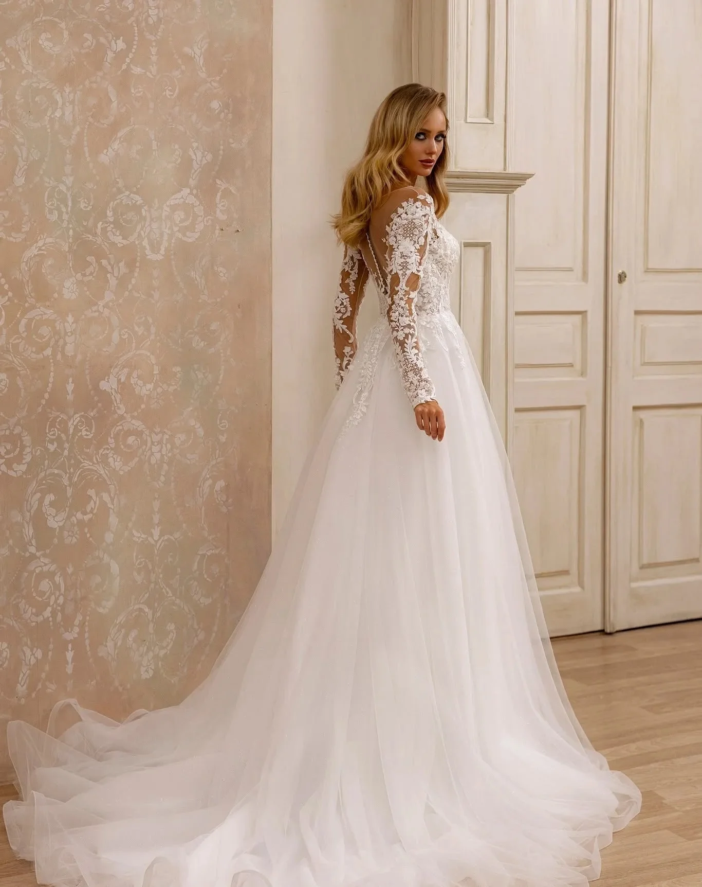 ที่กําหนดเองแขนยาวชุดแต่งงานTulleสายลูกไม้Appliqued Beachชุดเจ้าสาวง่ายVestidos De Novia