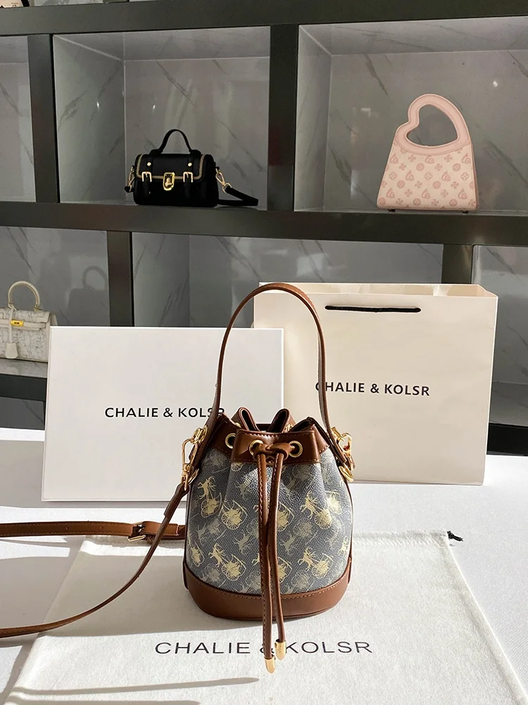 

Chic Small Cro Dstring Buet Bag Office New Autumn 2025 High Sense Faionable Tote Bag Soft Handle Leather Handbag