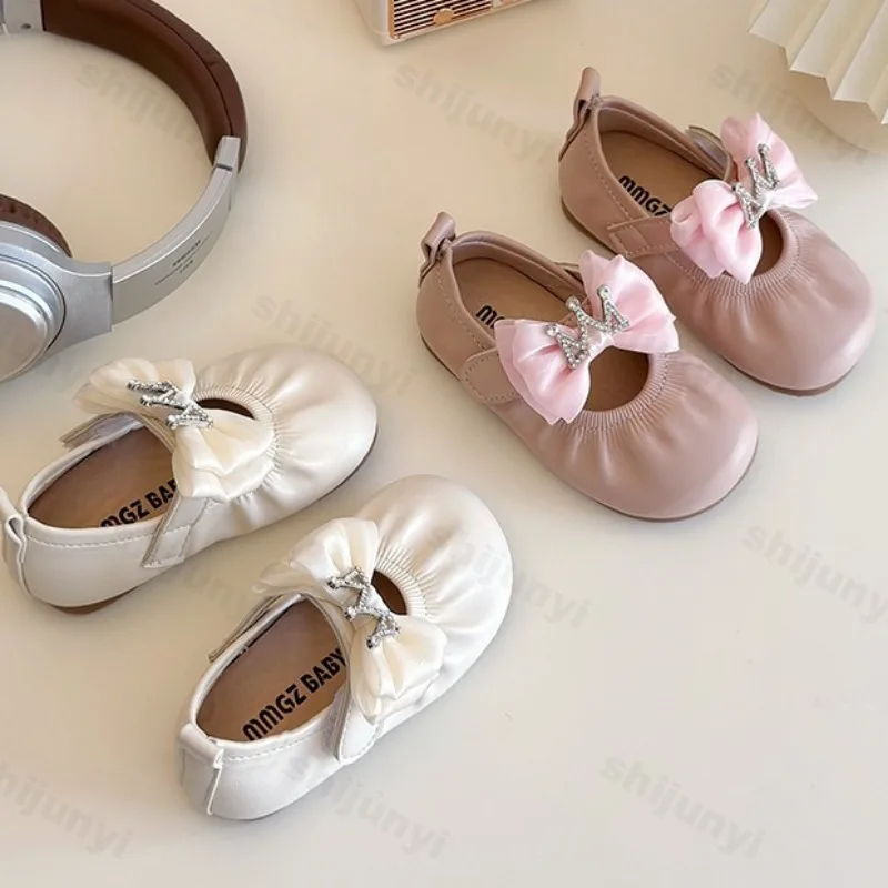 

Girls' Bow Designed Princess Shoes 2025 Style Korean Edition Cute Crown Shiny PU Leather Sandals Fashion Trend Baby Single Shoes