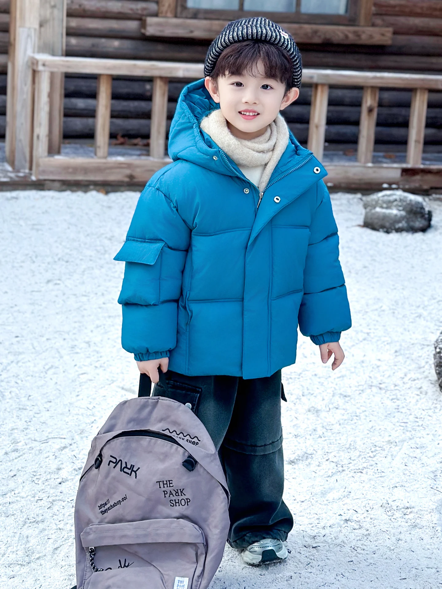 

Зимняя утепленная хлопковая куртка для мальчиков, молодежная модная водонепроницаемая куртка с капюшоном, длинными рукавами и застежкой-молнией, цветная, в ассортименте.