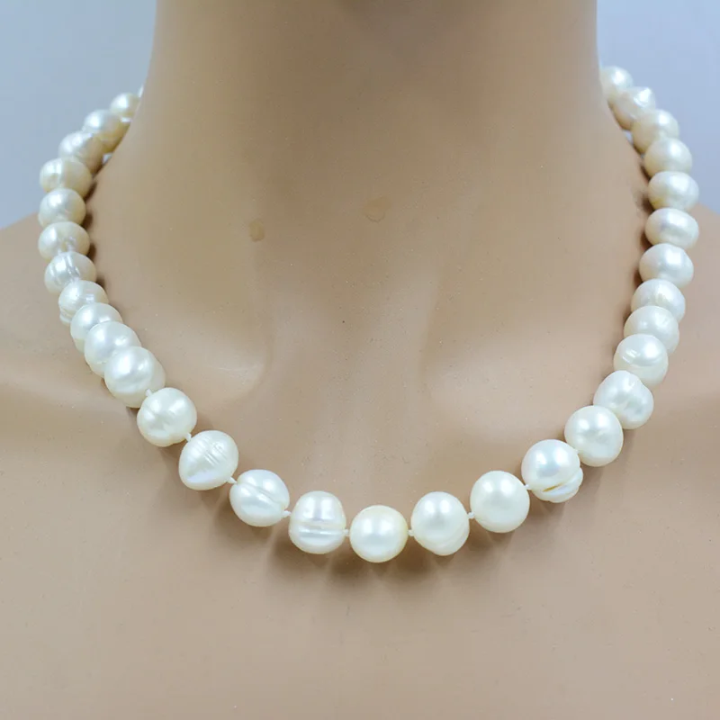 

Super huge. Very rare. 11-12mm natural white/pink freshwater threaded pearl necklace