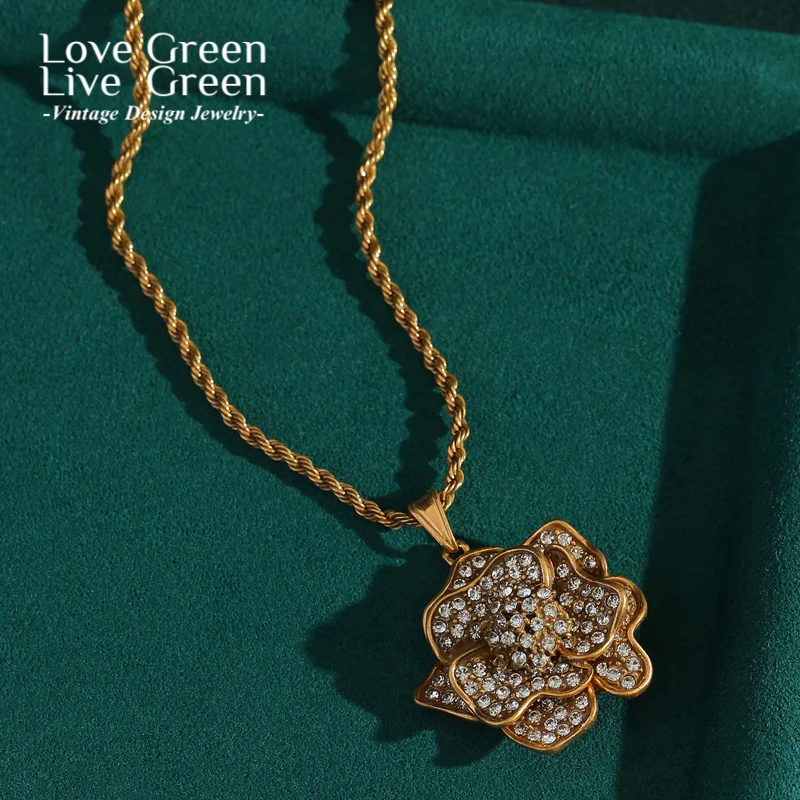 

2025 Camellia Rose Flower Pendant Necklace Woman Vintage Jewelry Gold Color Weddings Elegant Charms Antique Luxury Designer