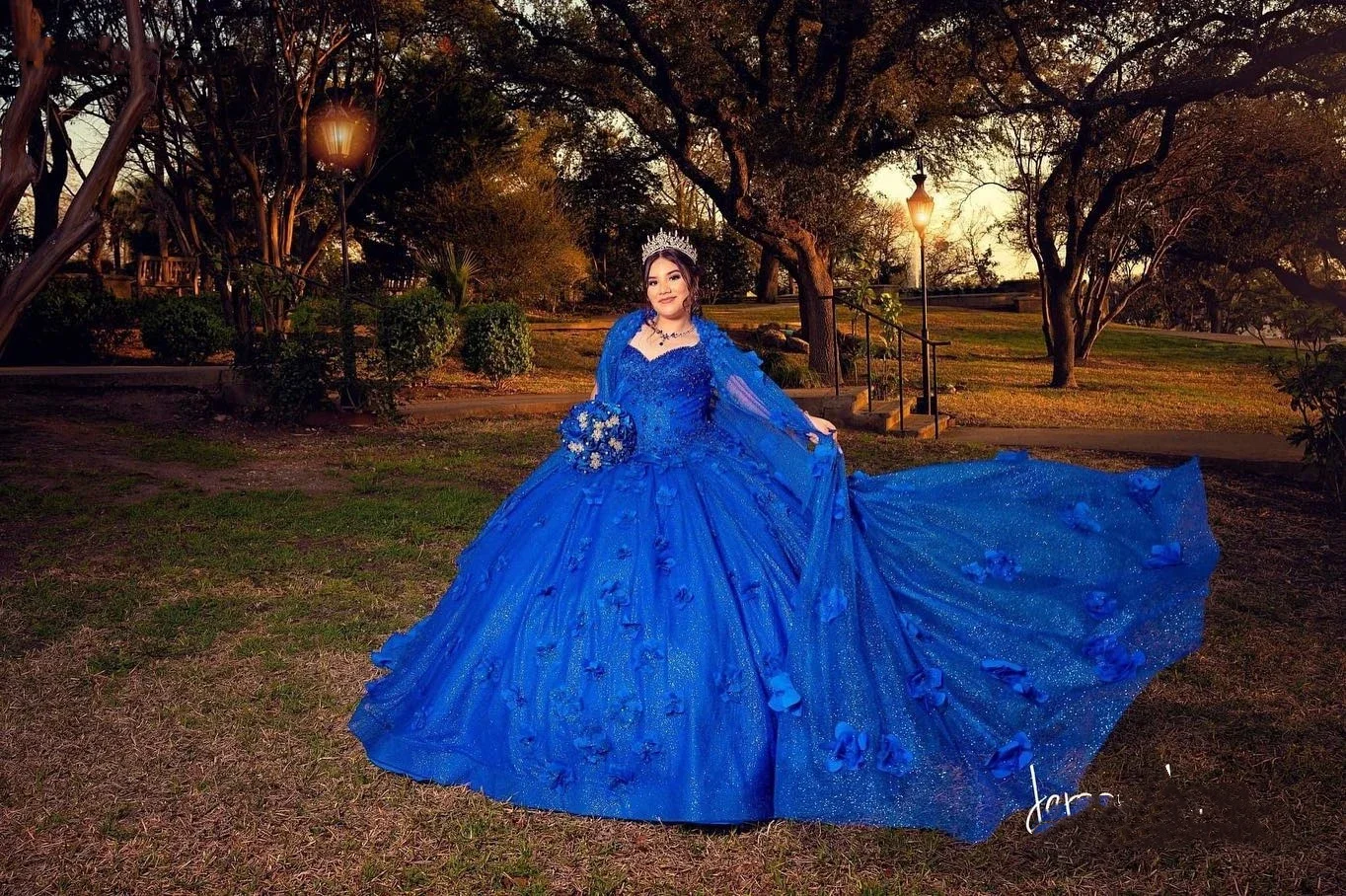 Angelsbridep abito da ballo glamour con spalle scoperte abiti Quinceanera 3D Flora Royal Blue Cape Prom Party Dress Vestidos De Festa