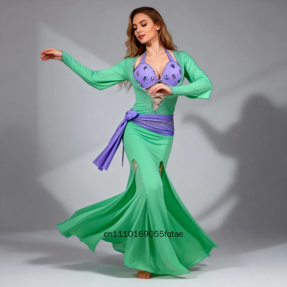 Bauchtanzkostüm für Damen, orientalisches Tanzoutfit, glänzendes Diamantkleid, traditionelle Bühnenkleidung, professionelles Wettkampfkleid. – Detail 2