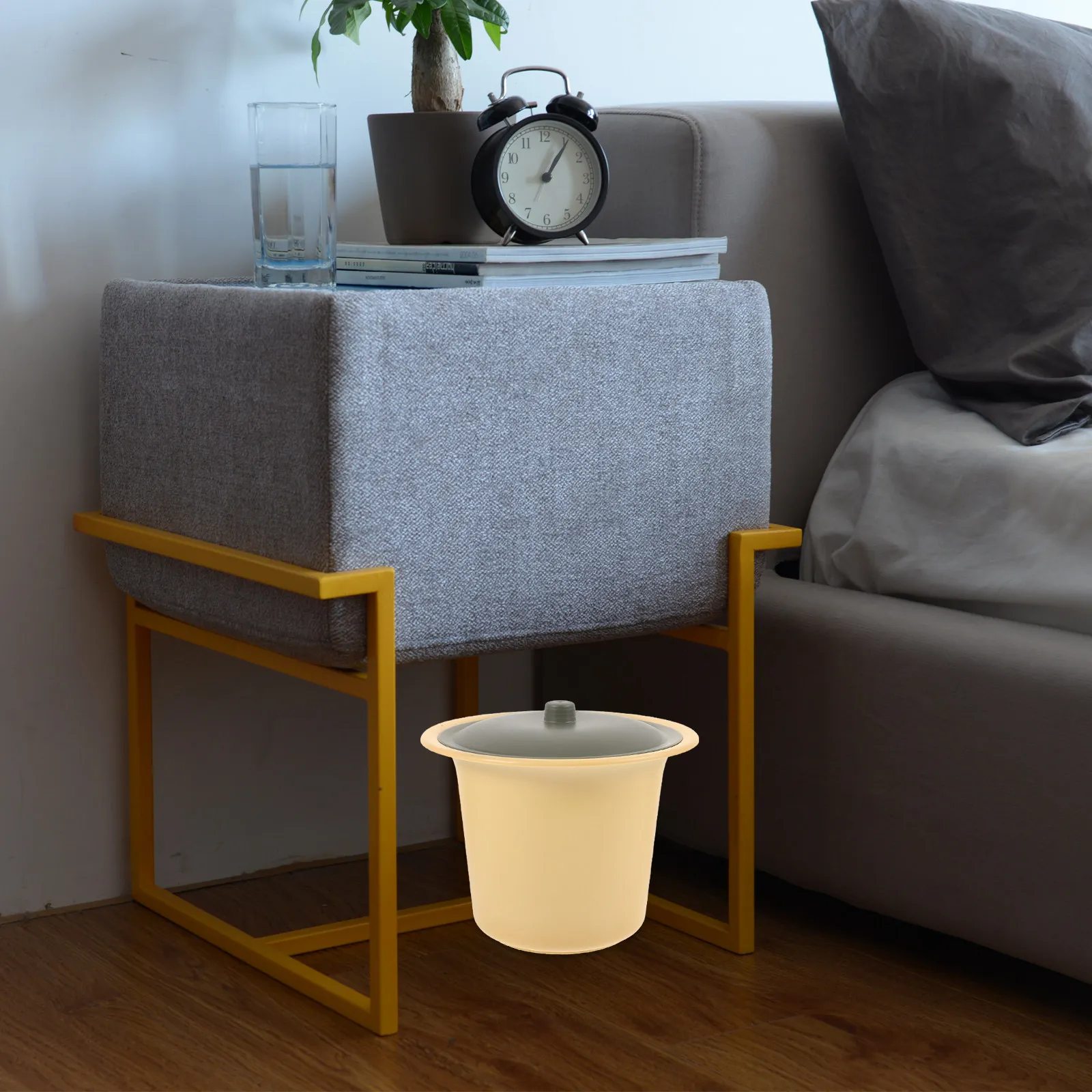 

Lidded Portable Spittoon Chamber Pot for Elderly Pregnant Women Adults Reusable Plastic Urine Pot with Odor-Sealing Lid Compact