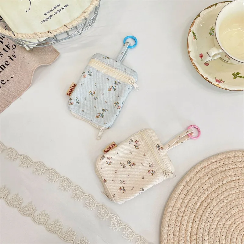 Ins Floral Kpop Photocard Holder with Carabiner Floral Print Earphone Key Holder for Girl Small Organizer Bag for Daily Travel