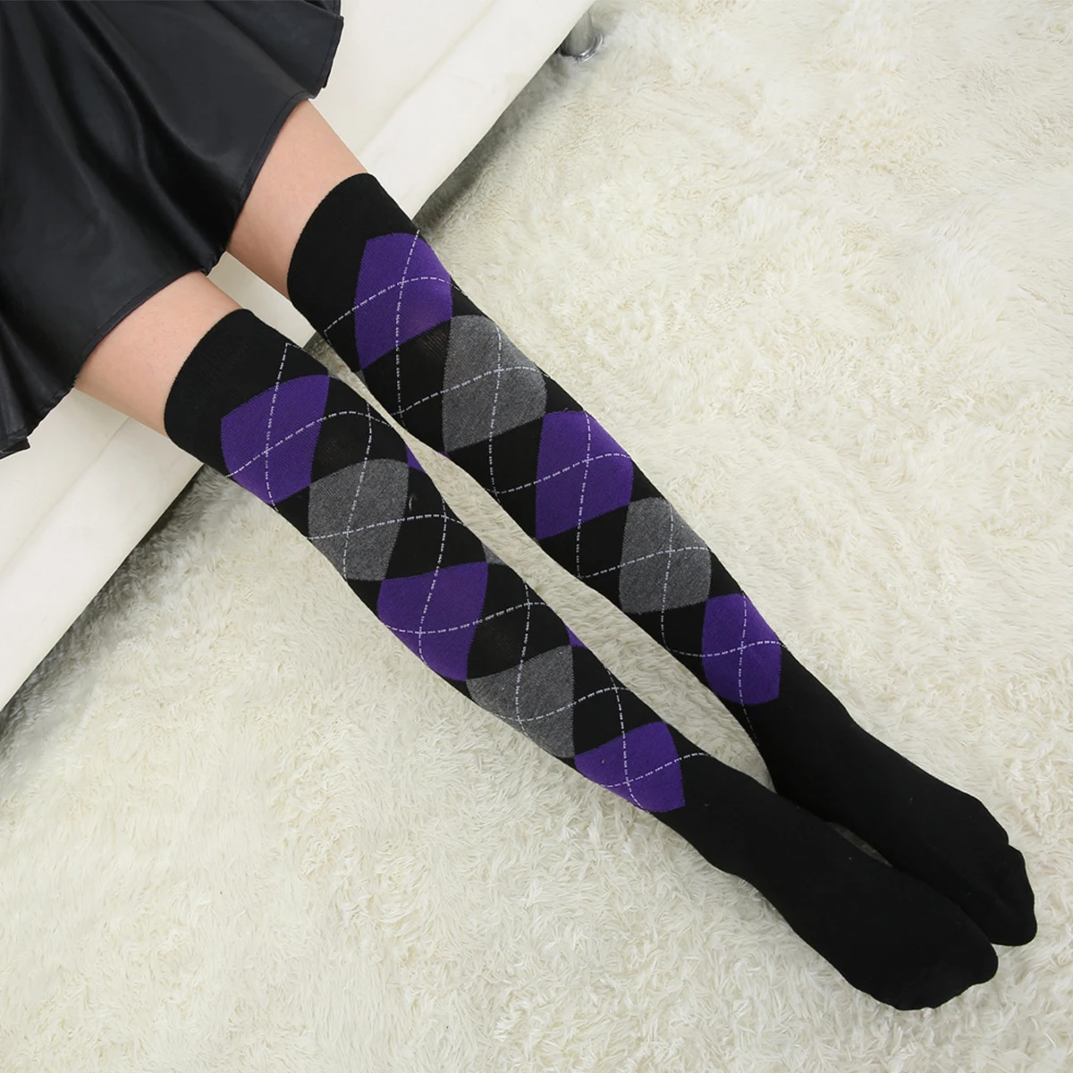 여성용 양말 유럽 및 n 스타일 다이아몬드 격자 무늬 고탄력 무릎 길이 양말 1 쌍