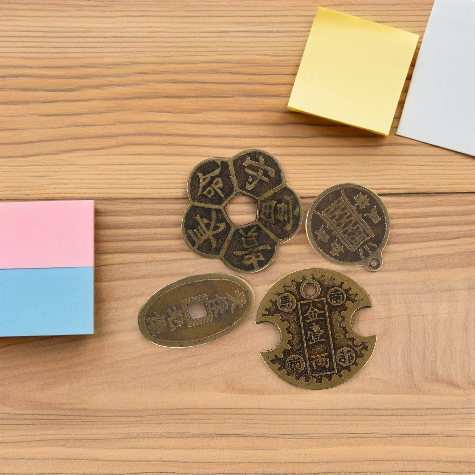 4個入り 中国風水真鍮コイン 梅の花のお金のお守り 幸運と富のシンボル ホームデコレーションと占いに