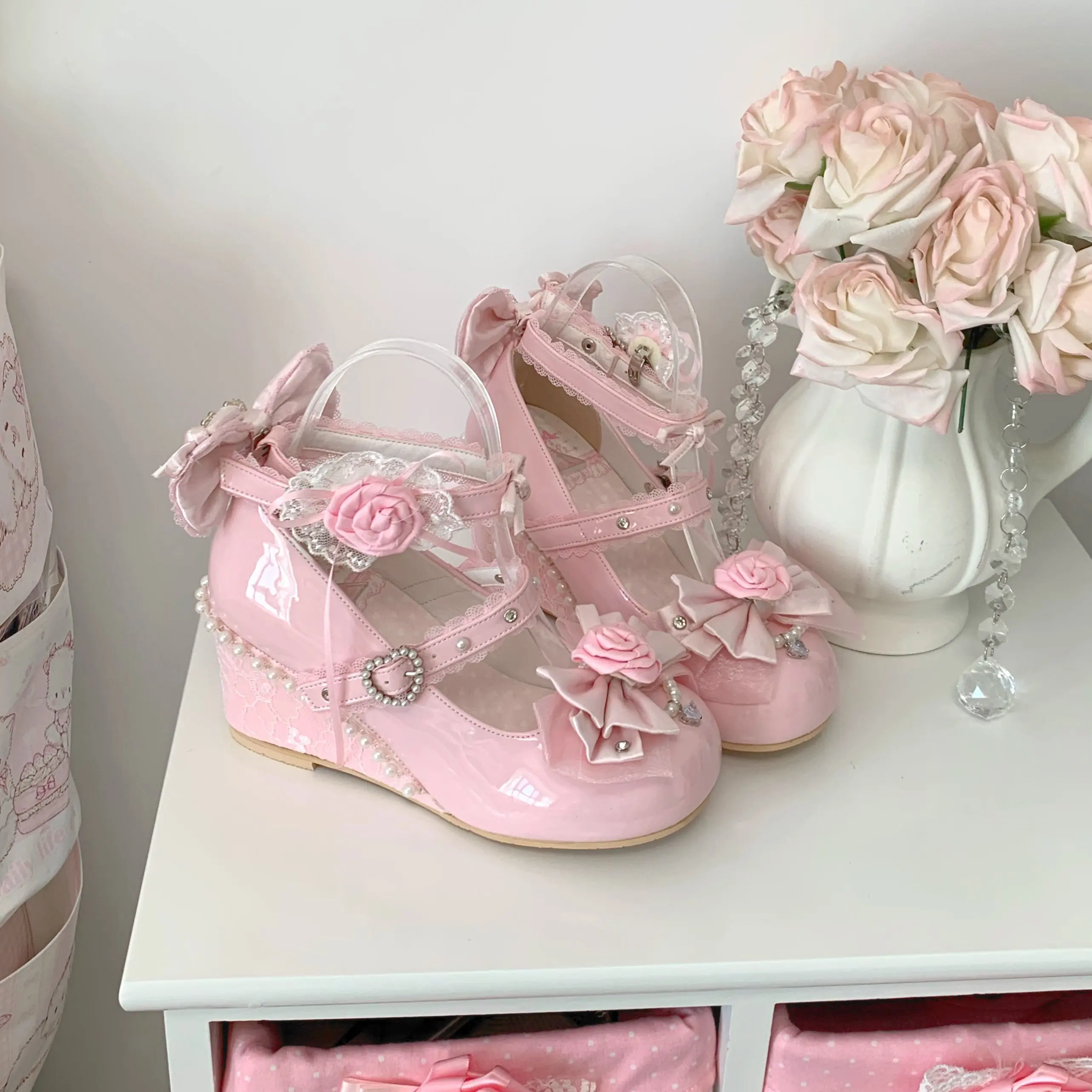 

Туфли в стиле барокко с розами, оригинальные свадебные туфли с цветочным принтом, элегантные милые туфли Лолиты на наклонном каблуке