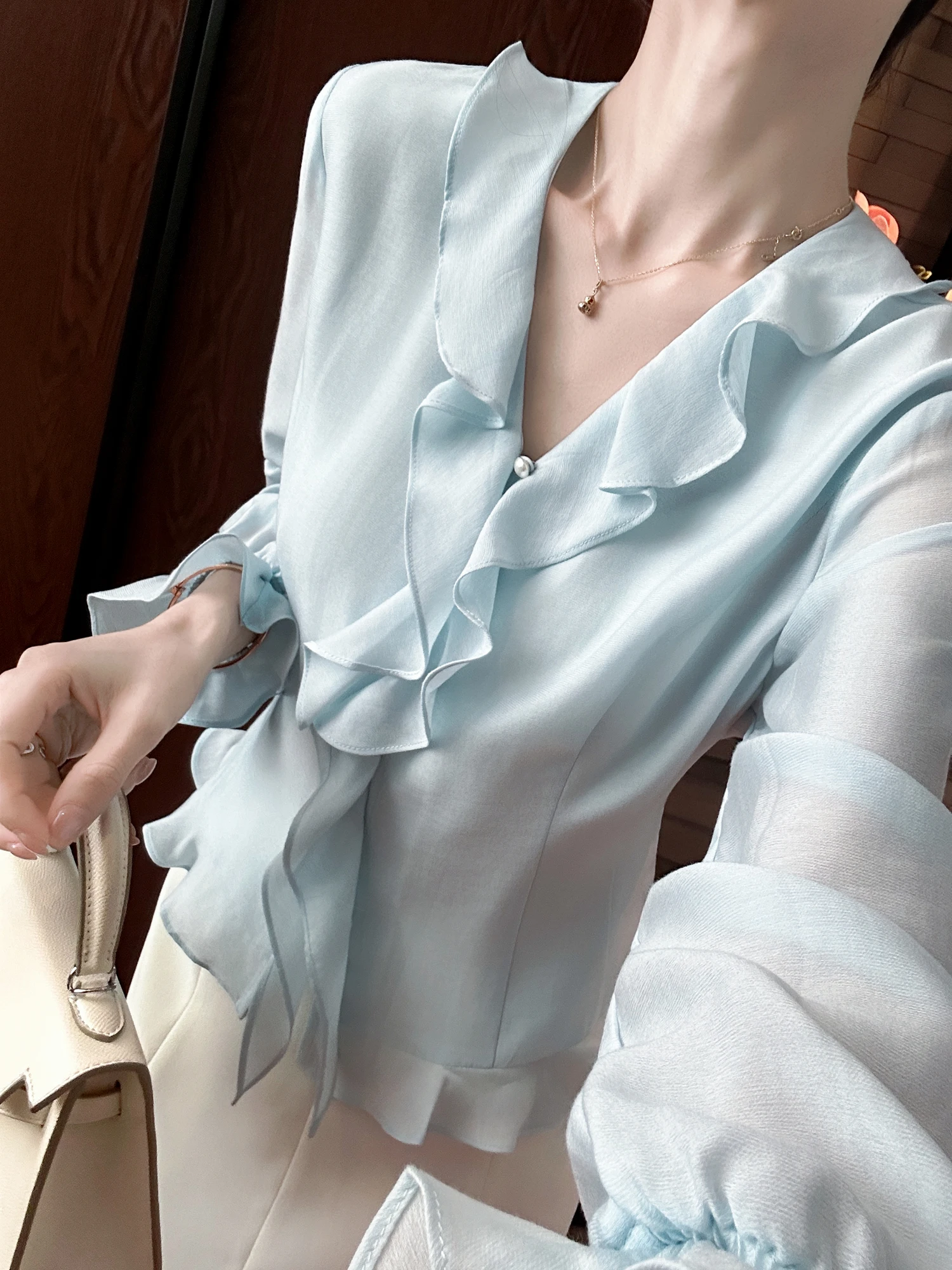 

Blue V-neck Shirt Gentle Ripples Commute Subtlety! Bell Sleeve Lightweight Itching Free Tunic Top for Women Casual Springwear