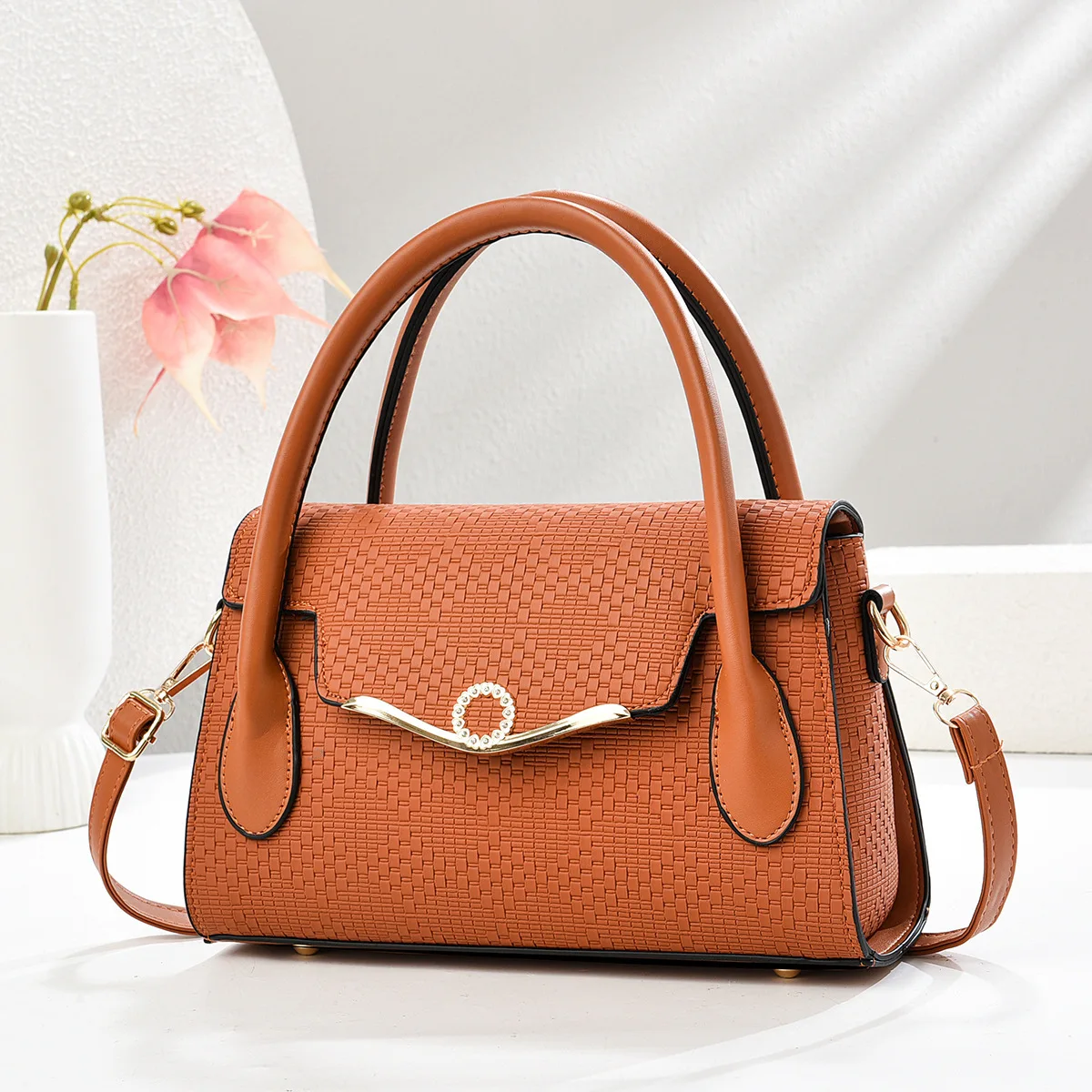 

Модная легкая роскошная сумка — элегантная и изысканная сумка через плечо и через плечо