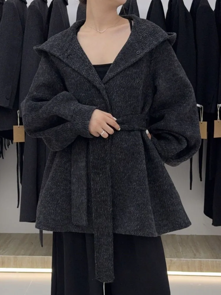 ZMEENNA Eleganter kurzer Wollmischungsmantel für Damen mit Kapuzenkragen und Krawattengürtel, Winteroberbekleidung, warme Jacke ZM4027