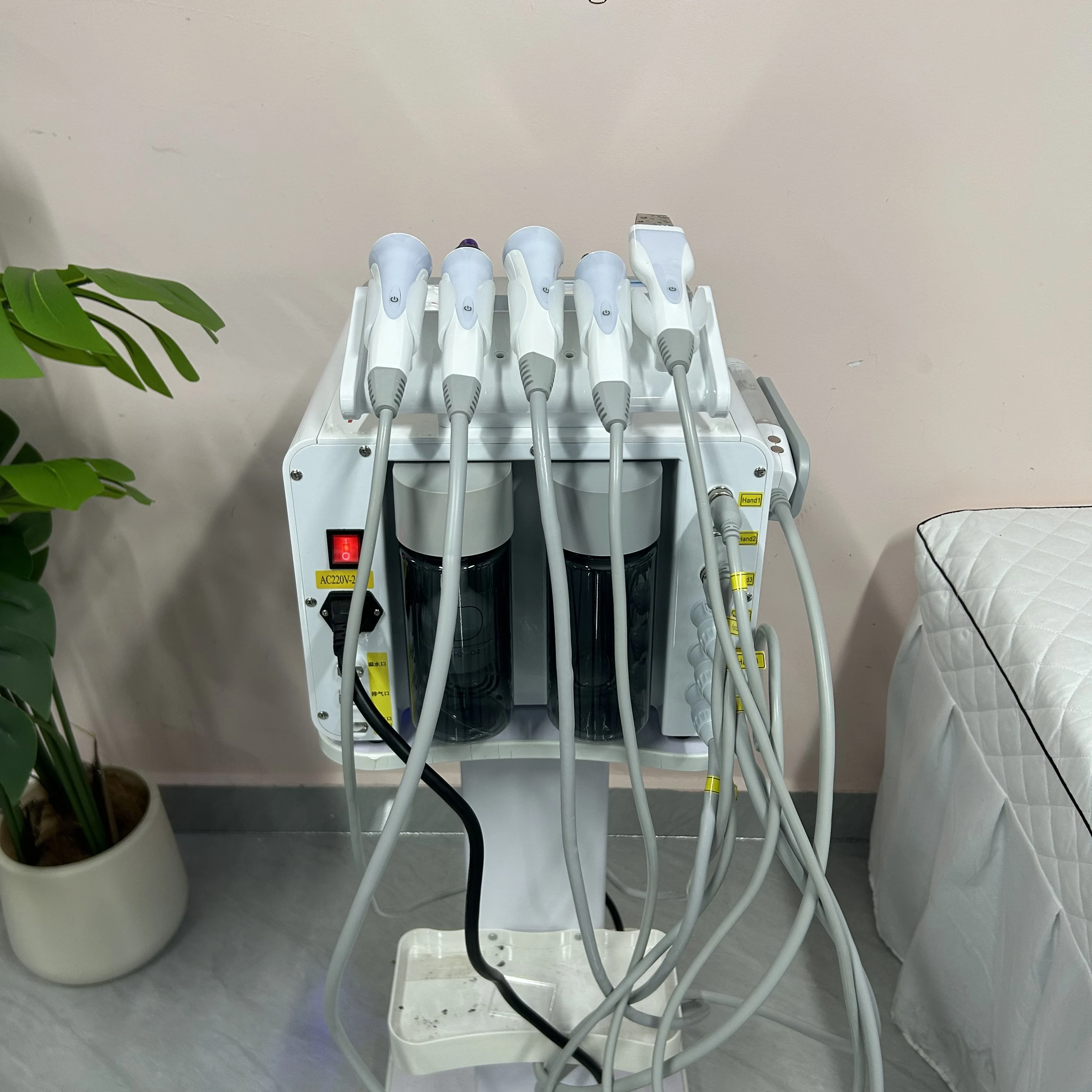 

Многофункциональный аппарат для гидропилинга 6 в 1: кислородно-струйная терапия, микродермабразия, вакуумный гидропилинг, косметологический аппарат для ухода за кожей