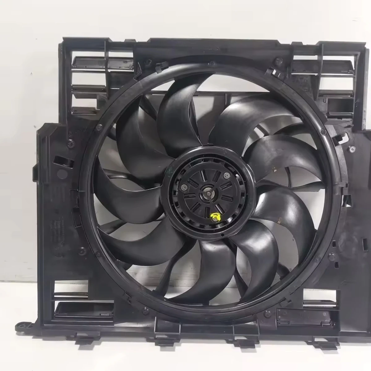 

for BMW G30 G31 G32 G11 G14 G15 600W radiator Cooling Fan Assembly OE 17428472268 8472268 17428576513 8576513 17428590051