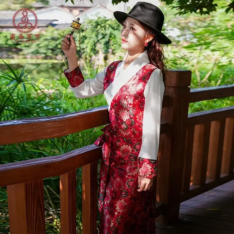 

Тибетская туристическая фотография, женственный темперамент, новое длинное платье.