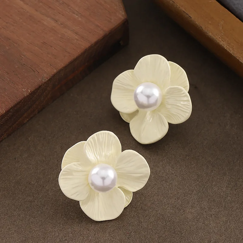 Fashionable and Exquisite Resort Style Klein Blue Painted Three-dimensional Flower Pearl Earrings Light Luxury Commuting Earring