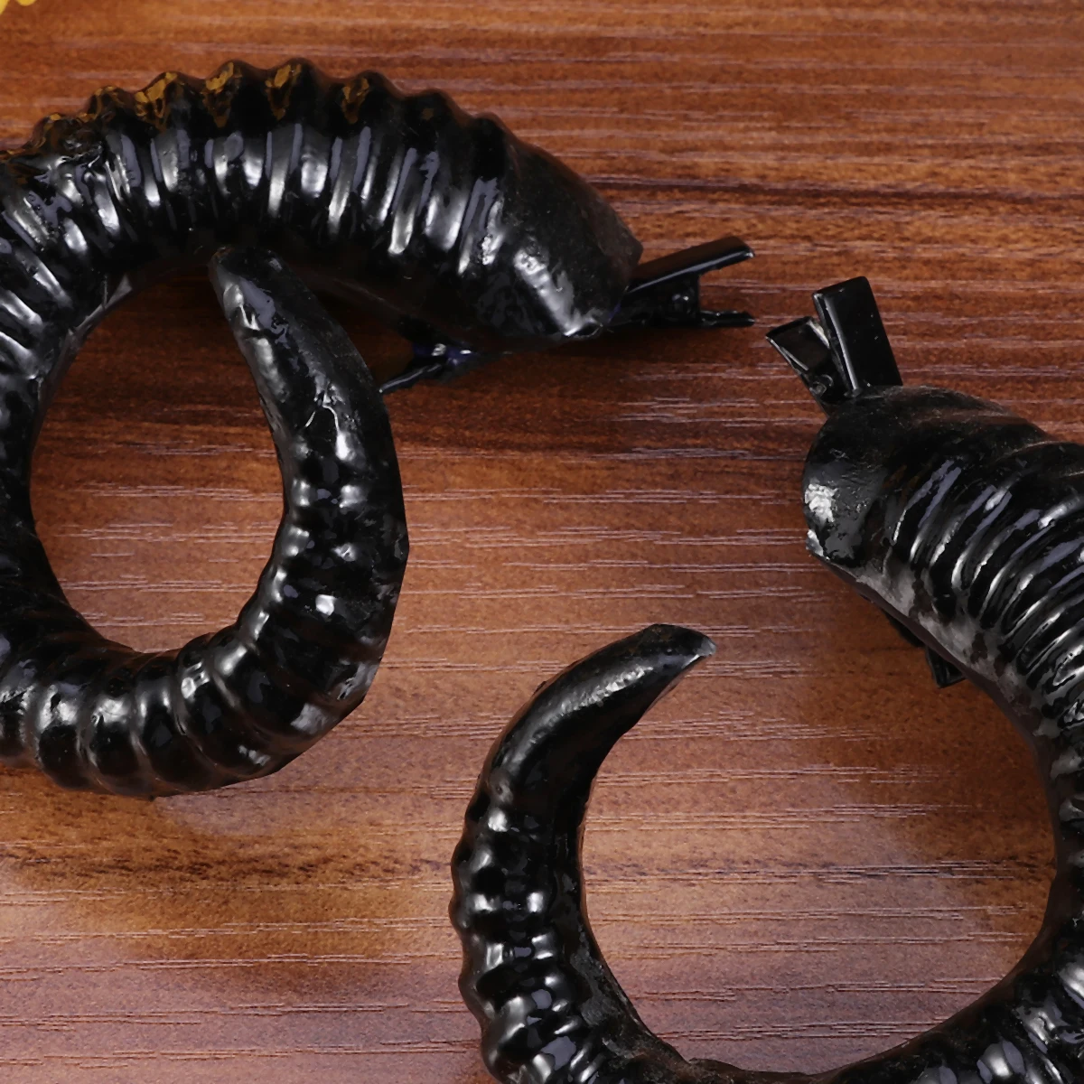

Claw Hairpin Sheep Horn Clips Ram Horns for Cosplay Halloween Costumes Aldult White Miss
