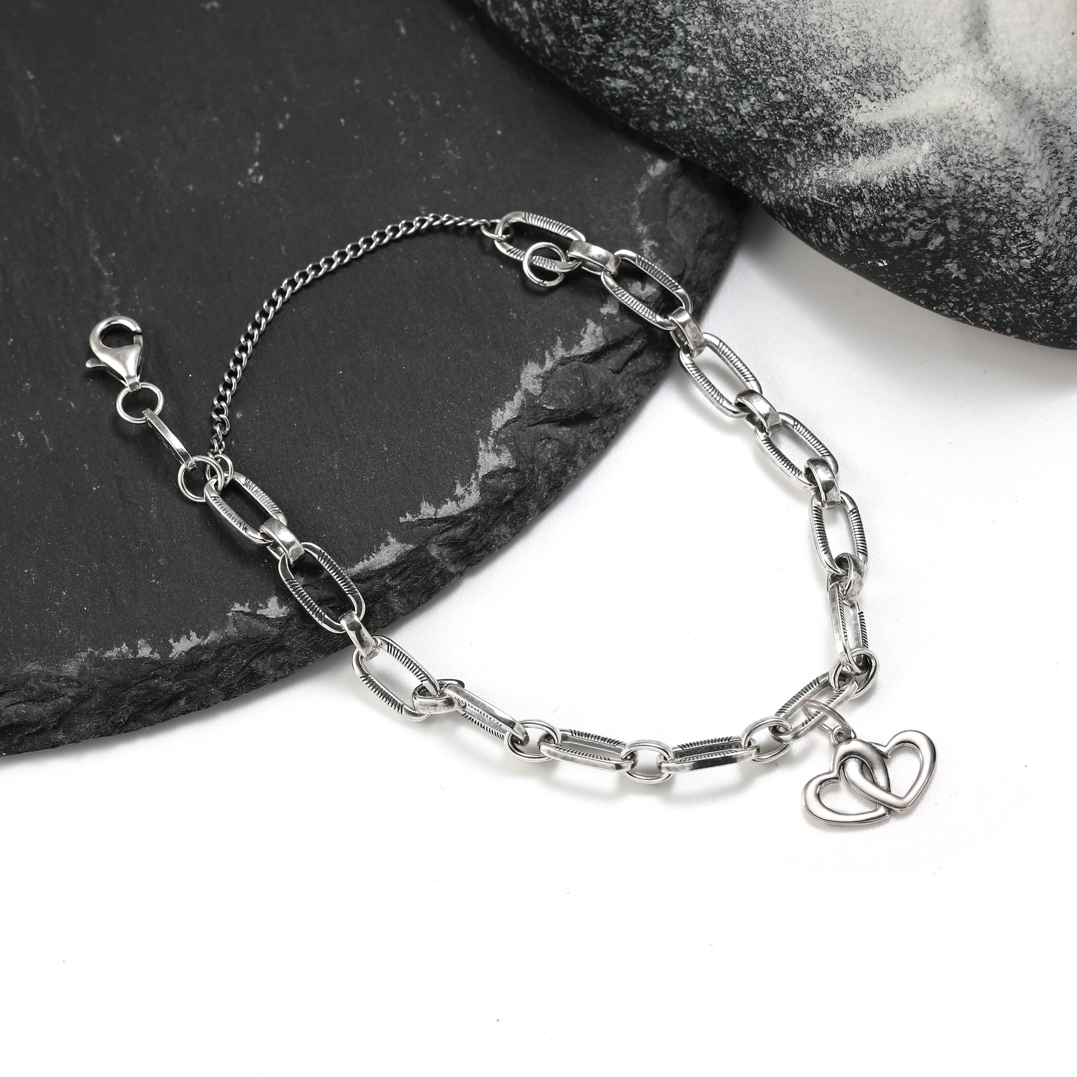 

Authentic 925 sterling silver James Avery Ornate Links Charm Bracelet with Heart and Heart pendant