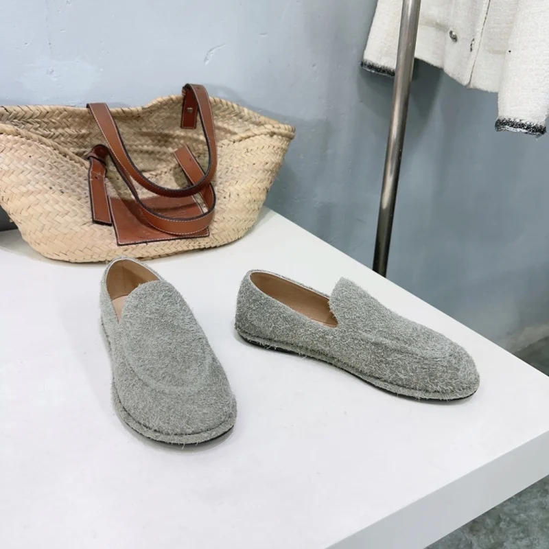 

Fashionable and versatile suede loafers for women, 2024 autumn new lazy round headed flat bottom fur single shoes