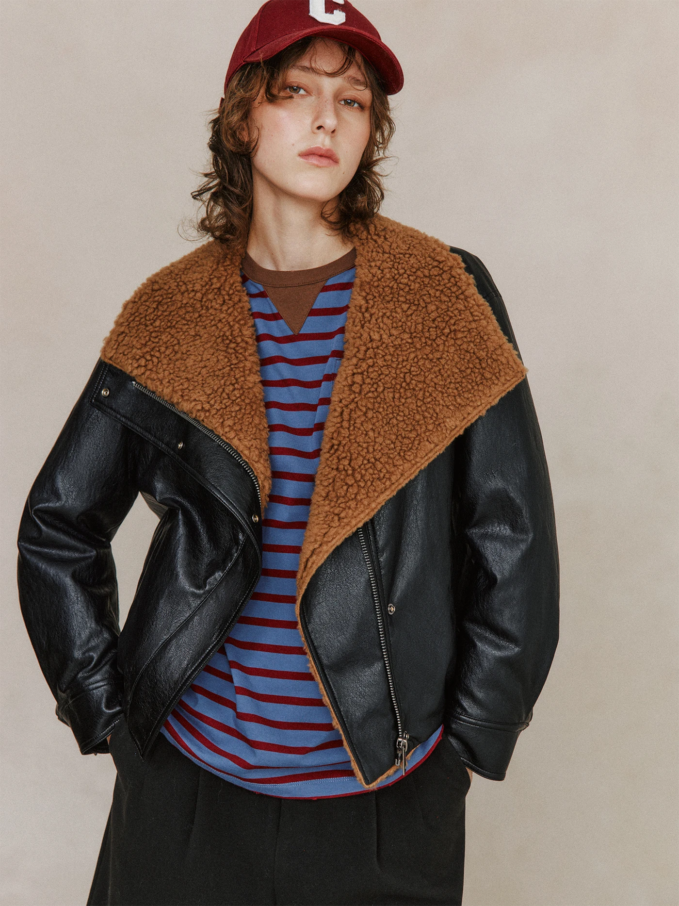 

Теплая женская зимняя куртка-пуховик из искусственной кожи с воротником из шерсти, на молнии, с длинными рукавами, модель Sli 90 Du